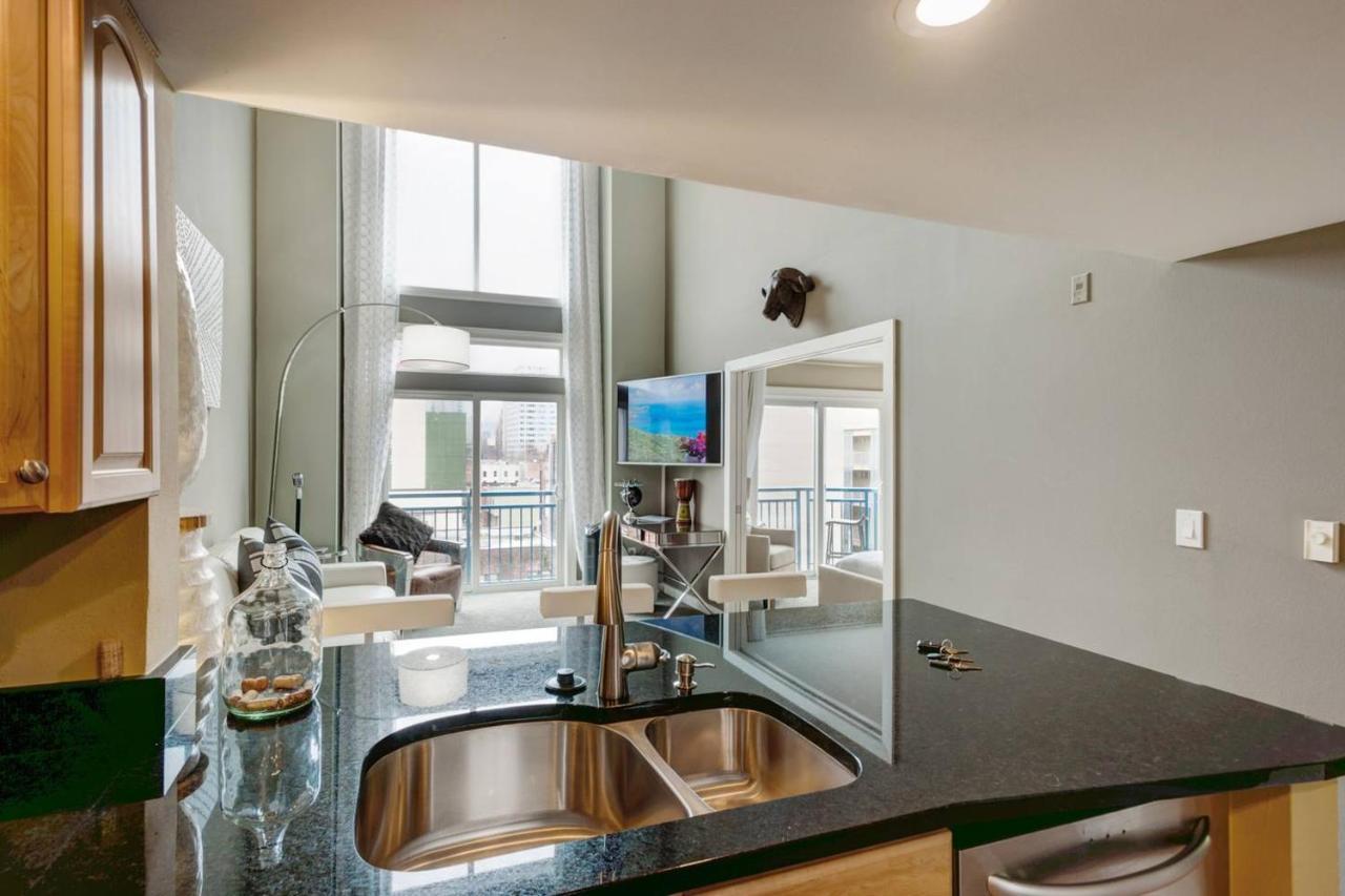 Modern Downtown Top Floor Penthouse With Bay Views Seattle Eksteriør billede